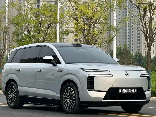 Denza N8L — Фото автомобиля 3