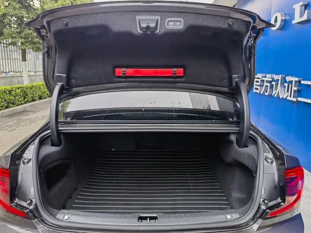 Volvo S90 — Фото автомобиля 6