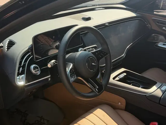 Mercedes-Benz E-Class — Фото автомобиля 5