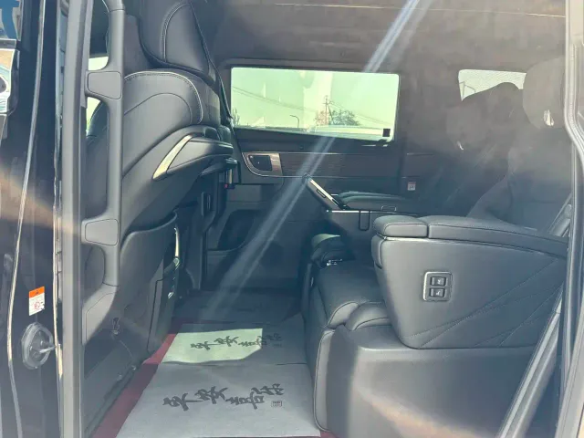 Toyota Alphard — Фото автомобиля 9