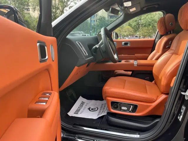 Li Auto L8 — Фото автомобиля 7