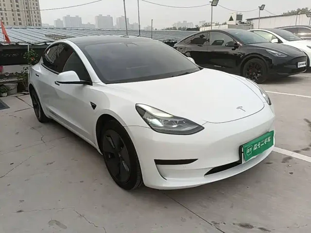 Tesla Model 3 — Фото автомобиля 3