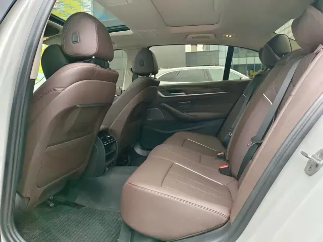 BMW 5 Series — Фото автомобиля 4