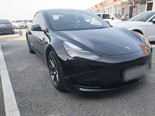 Tesla Model 3 — Фото автомобиля 3