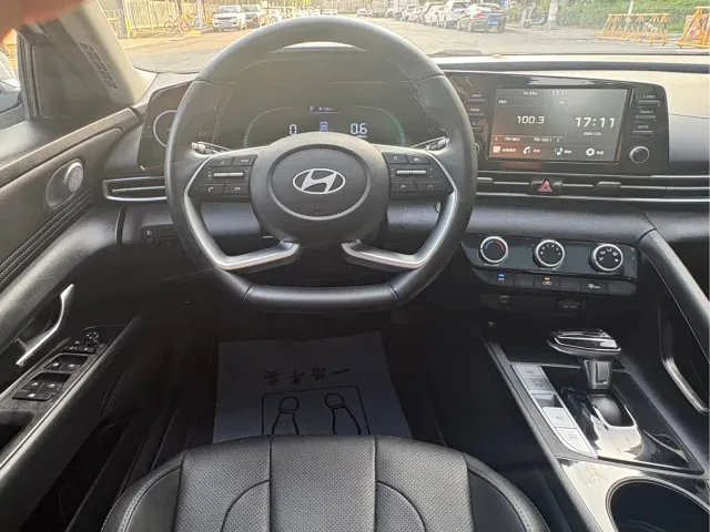 Hyundai Elantra — Фото автомобиля 13