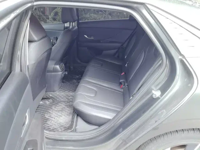 Hyundai Elantra — Фото автомобиля 16
