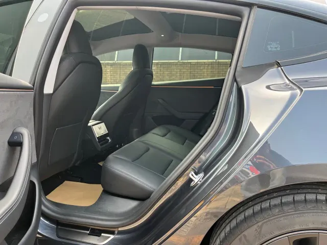 Tesla Model 3 — Фото автомобиля 14