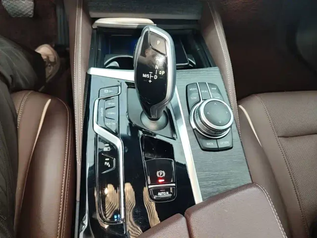BMW 5 Series — Фото автомобиля 13