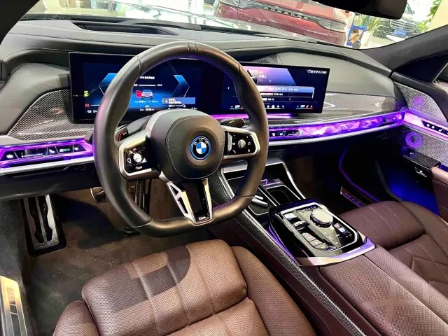 BMW i7 — Фото автомобиля 5