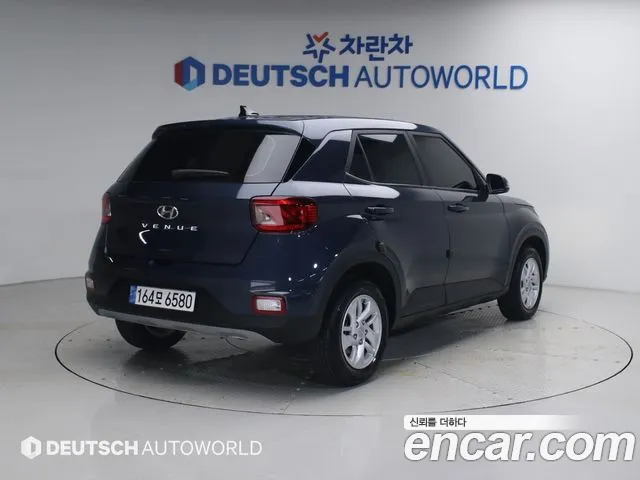 Hyundai Venue — Фото автомобиля 2