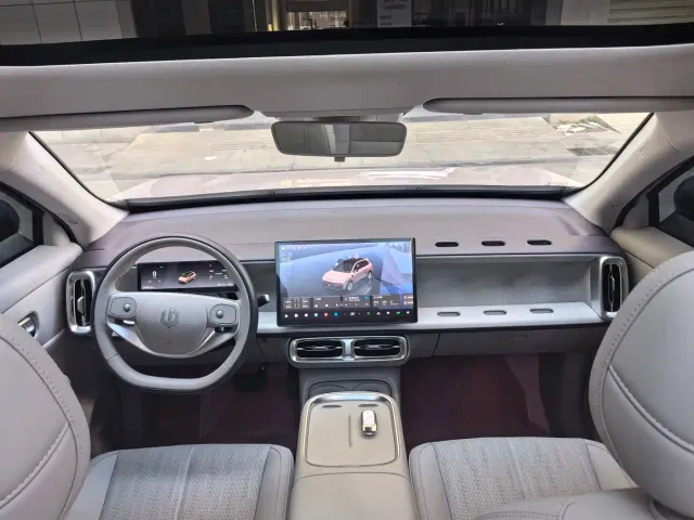 Leapmotor B10 — Фото автомобиля 14