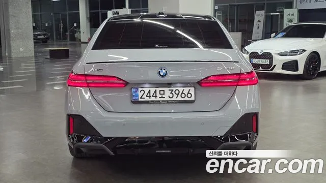 BMW 5 Series — Фото автомобиля 3