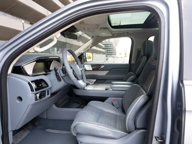 Lincoln Navigator — Фото автомобиля 13