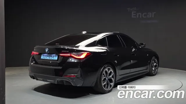 BMW i4 — Фото автомобиля 2