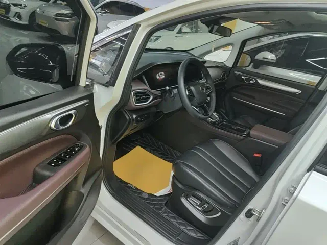 GAC Trumpchi M6 — Фото автомобиля 15