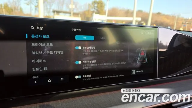 Hyundai Grandeur Grandeur (GN7) 2.5 Бензин 2WD — Фото автомобиля 16