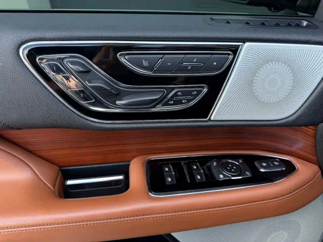 Lincoln Navigator — Фото автомобиля 11