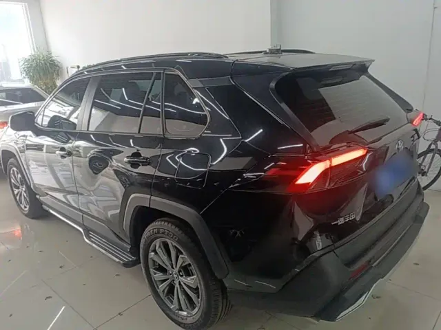 Toyota RAV4 — Фото автомобиля 5