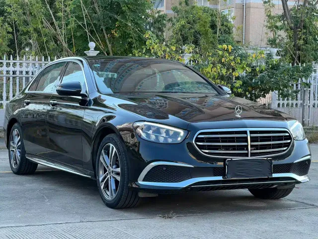 Mercedes-Benz E-Class — Фото автомобиля 3