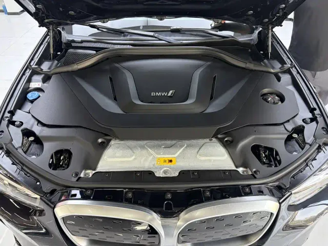BMW iX3 — Фото автомобиля 15