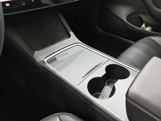 Tesla Model 3 — Фото автомобиля 14