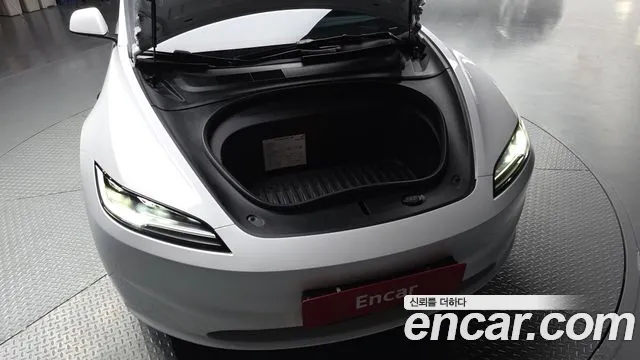 Tesla Model 3 — Фото автомобиля 6