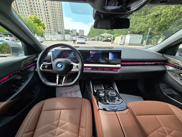 BMW i5 — Фото автомобиля 8