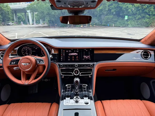 Bentley Flying Spur — Фото автомобиля 4