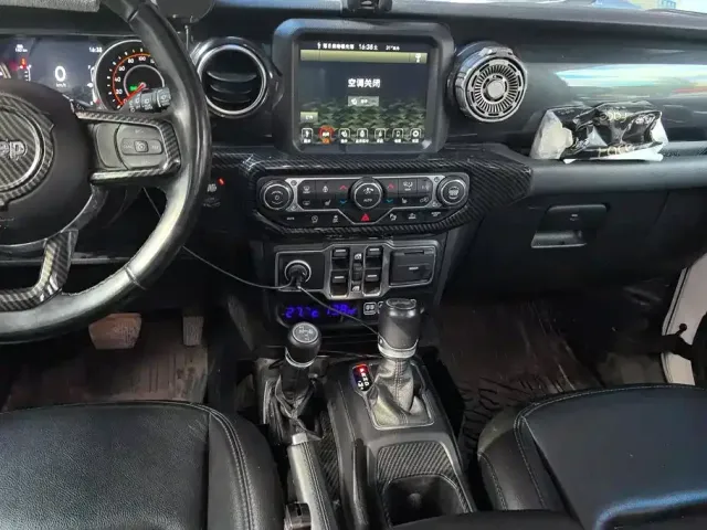 Jeep Wrangler — Фото автомобиля 16