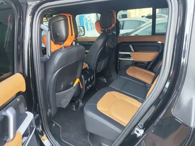 Land Rover Defender — Фото автомобиля 6
