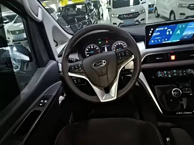JAC Refine M3 — Фото автомобиля 10