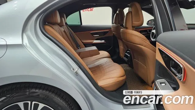 Mercedes-Benz E-Class — Фото автомобиля 3