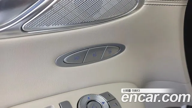 Genesis GV70 — Фото автомобиля 30