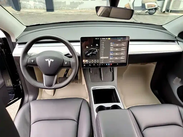 Tesla Model Y — Фото автомобиля 9