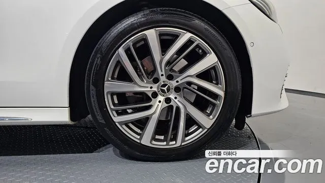 Mercedes-Benz E-Class — Фото автомобиля 18