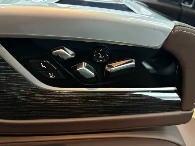 BMW 7 Series — Фото автомобиля 9
