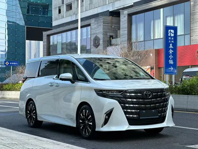 Toyota Alphard — Фото автомобиля 3