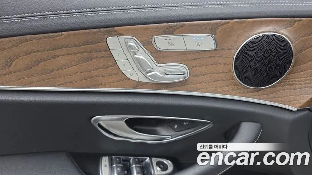 Mercedes-Benz E-Class — Фото автомобиля 25