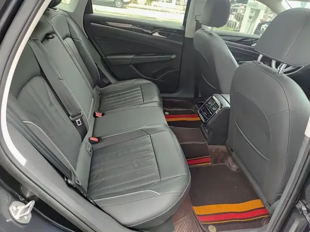 Volkswagen Passat — Фото автомобиля 11