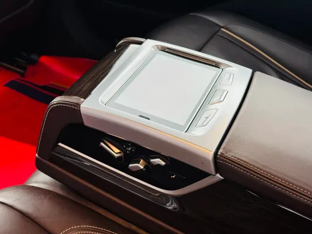 BMW 7 Series — Фото автомобиля 27