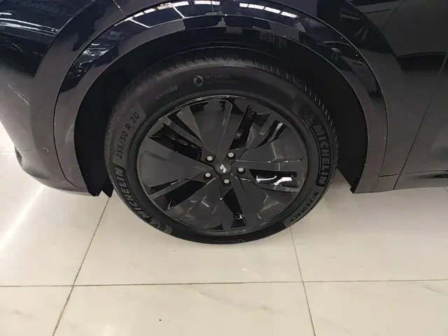 Li Auto L7 — Фото автомобиля 22