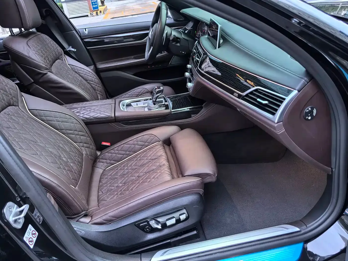 BMW BMW 7 Series 2021 Model 740Li Leading Luxury Package — Фото автомобиля 11