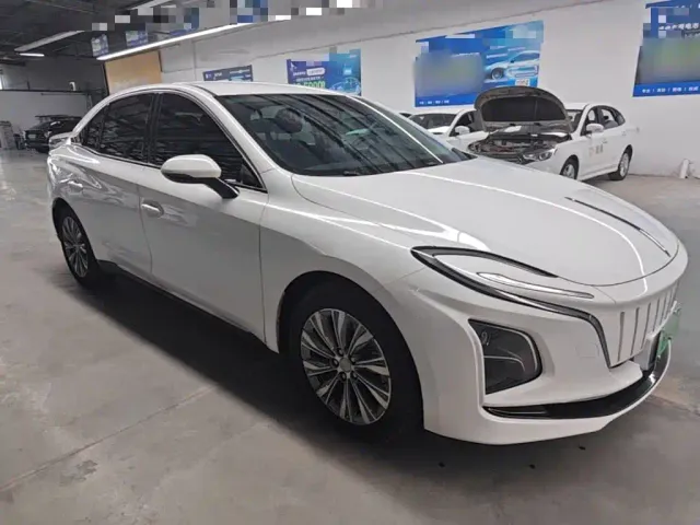 Hongqi E-QM5 — Фото автомобиля 3