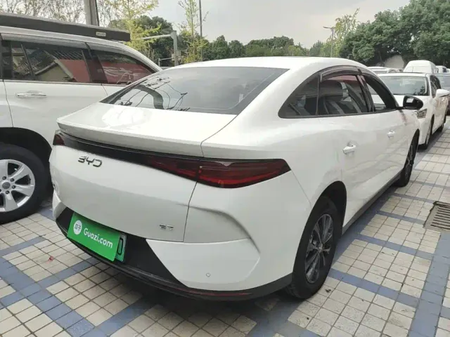 BYD e7 — Фото автомобиля 6