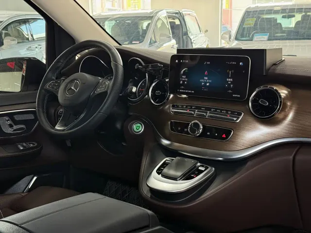Mercedes-Benz V-Class — Фото автомобиля 4