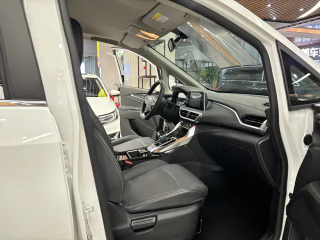 Maxus Dajia 5 — Фото автомобиля 4
