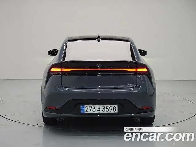Toyota Prius 5th Gen — Фото автомобиля 3