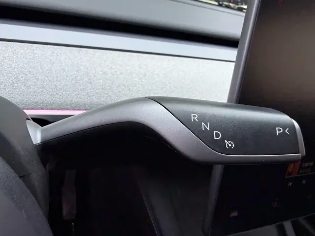 Tesla Model Y — Фото автомобиля 16