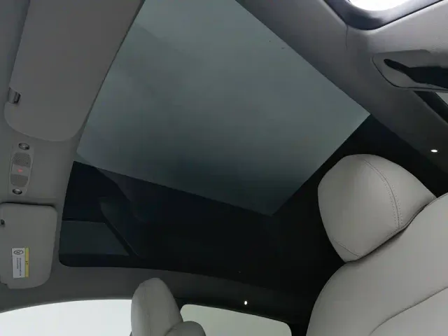 Tesla Model Y — Фото автомобиля 14