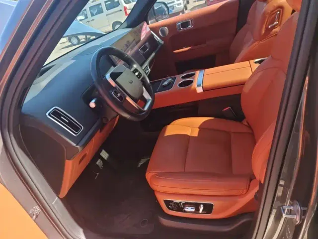 Li Auto L8 — Фото автомобиля 14